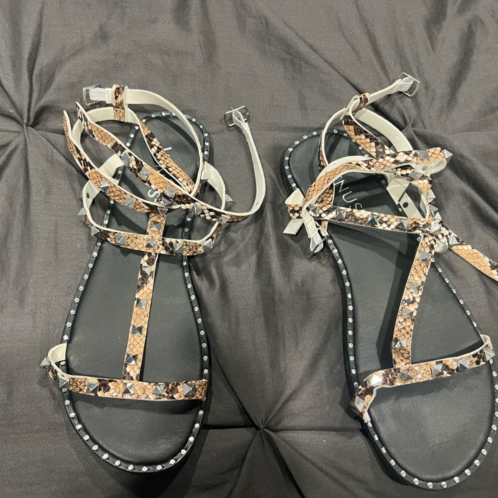 Venus size 8 sandals